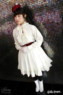 EVENT SNAP - VENEZUELA Ana Chen  Blouse/ Skirt/Tricorn: Bal Des Ifs Boots/ Accesories / Socks: offbrand 